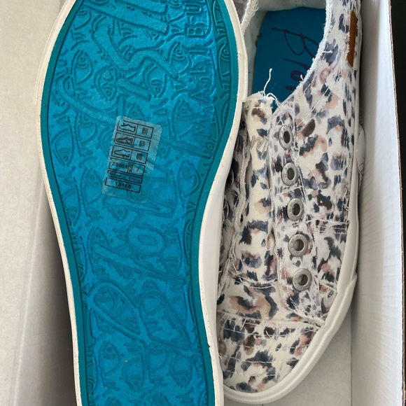 Blowfish Slip On - Picture 3 of 5